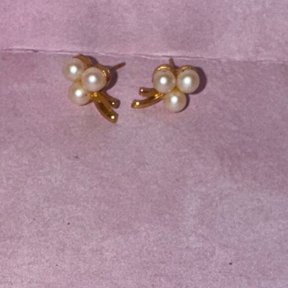Faux Pearls / Studs / Gold Plated / Vintage / EUC - Picture 1 of 3